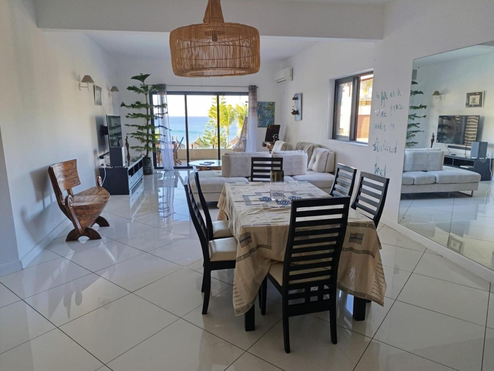 Magnificent Sea-View Apartment Flic en Flac Exterior foto